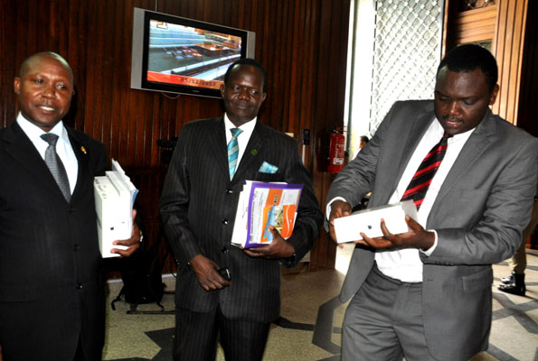 Members of Parliament receive Ipads