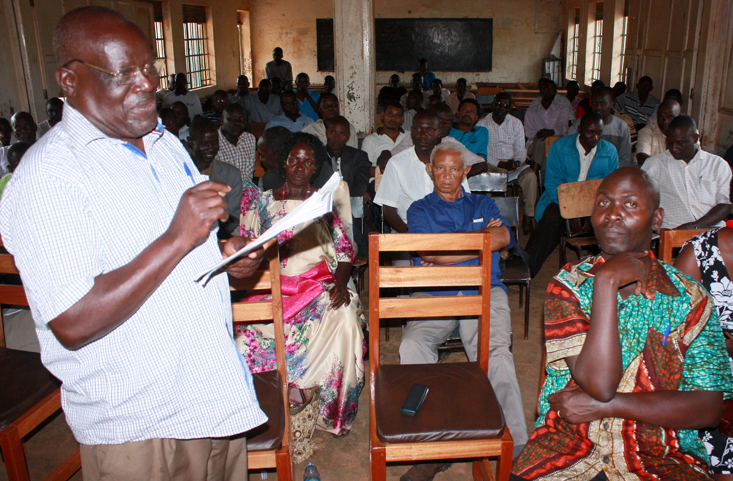 Sugarcane farmers meeting at Kinyara Secondary School on Saturday May 2, 2015. PHOTO: STEPHEN WANDERA