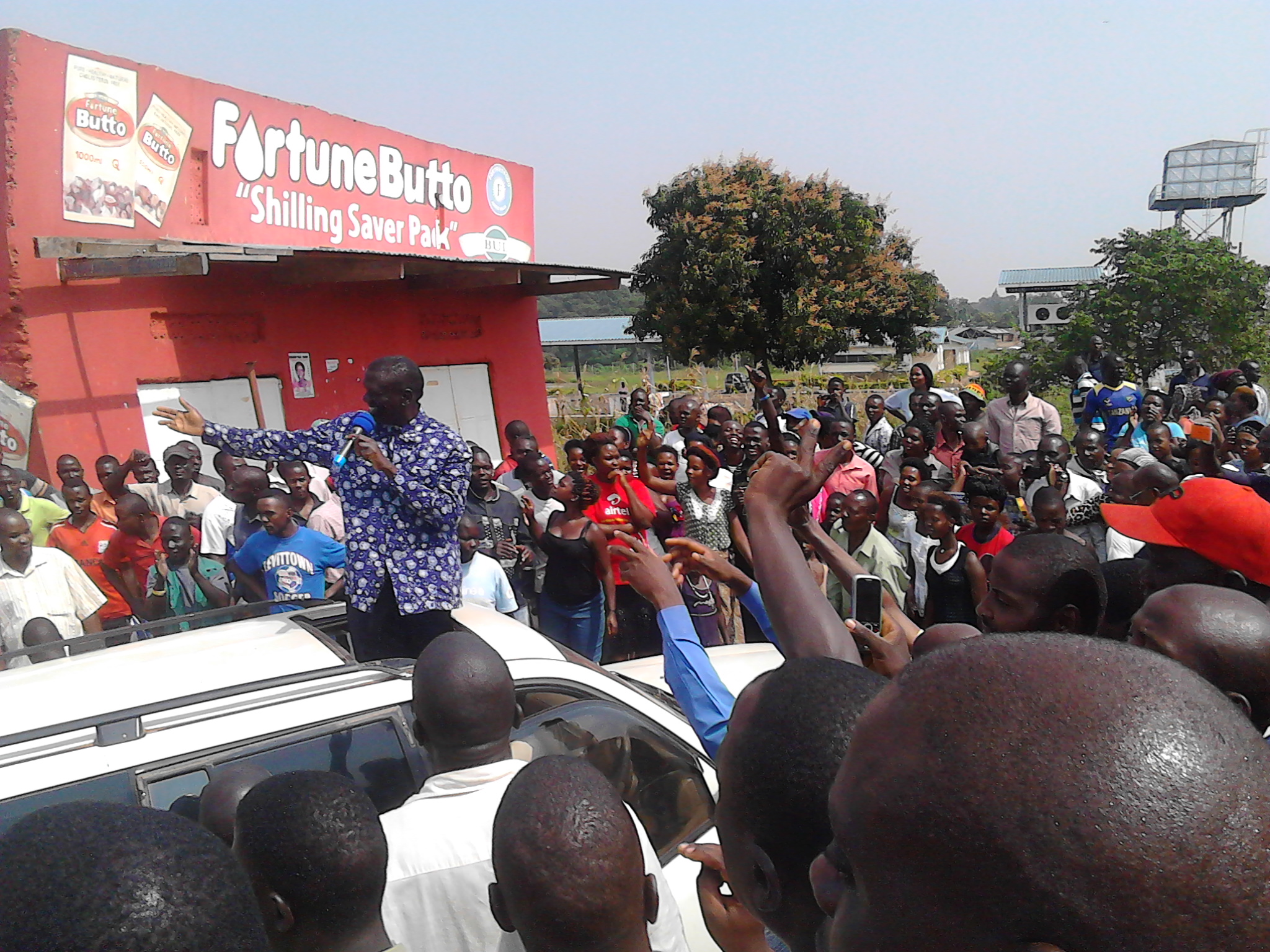Besigye Promises to Revamp Fisheries Sector