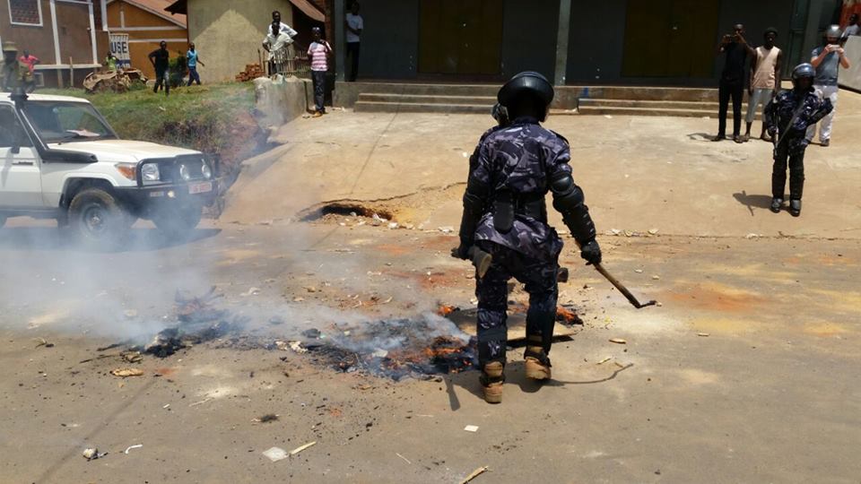 Voters in Bugisu turn chaotic over delayed voter material delivery