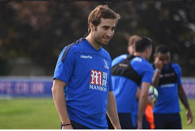 Former Arsenal midfielder Mathieu Flamini has joined Crystal Palace on free transfer