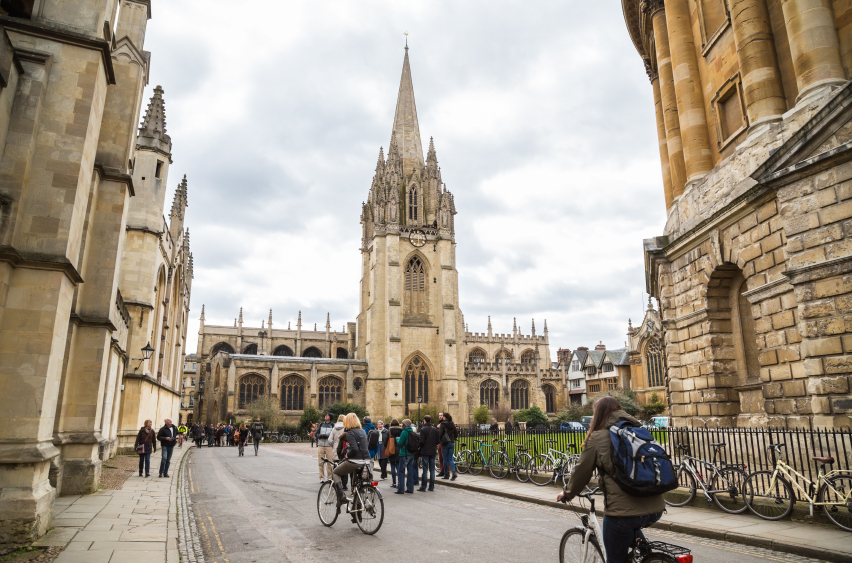 Oxford University the 1st UK university to top world university rankings