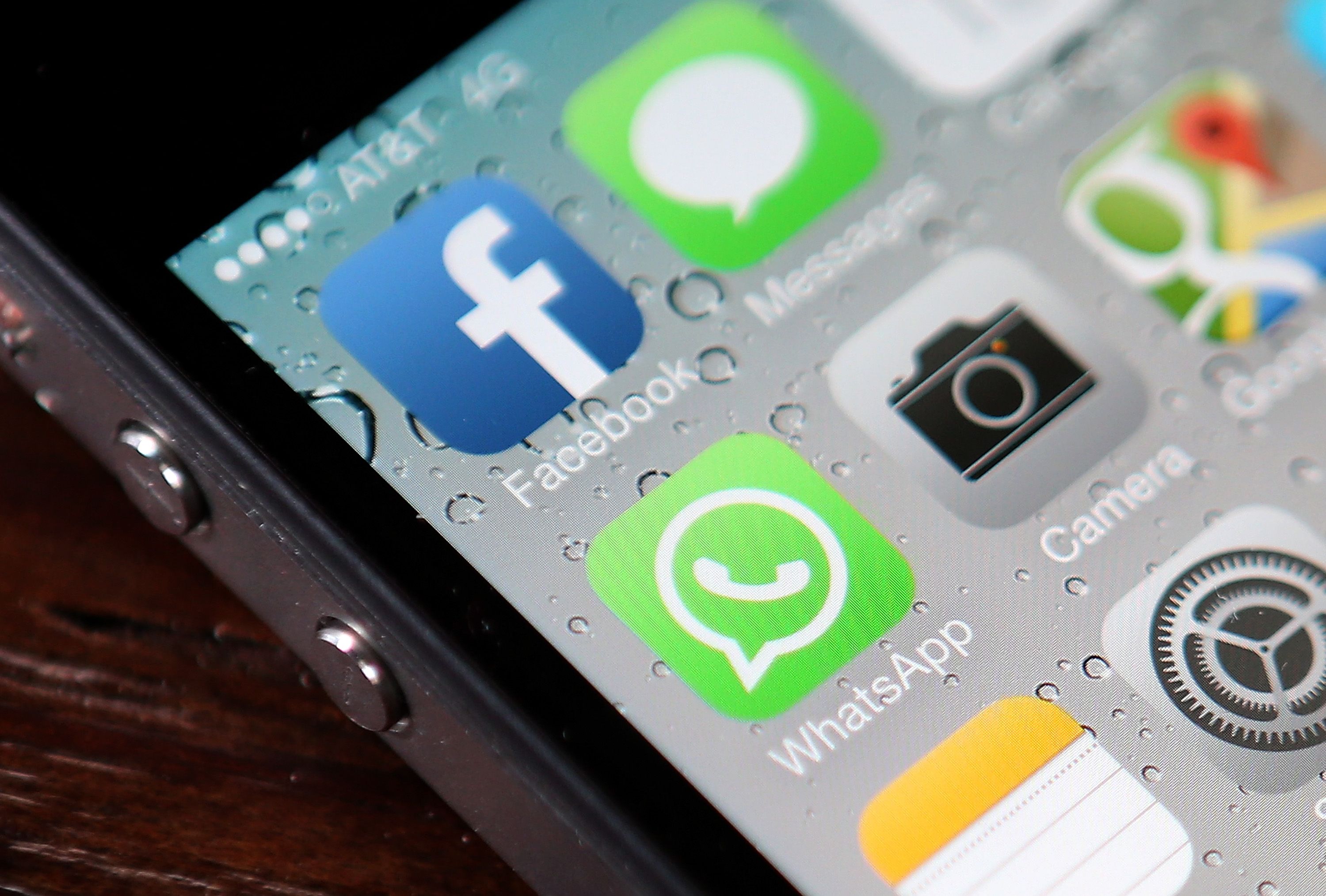 WhatsApp banning under-16s in Europe