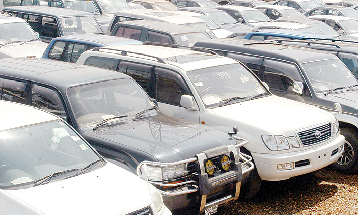 Government asked to extend ban of old cars