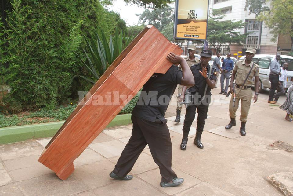 Coffin dropped at parliament