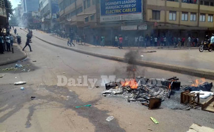 Gunshots rock downtown Kampala as police battle rioters