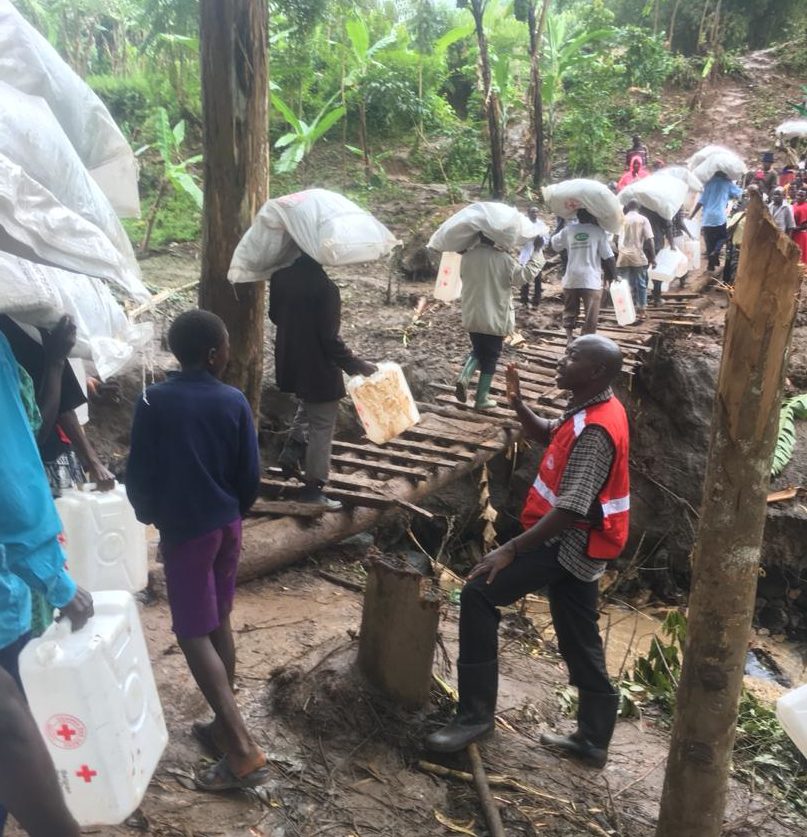 Makerere dispatch team of 100 to help Bududa victims