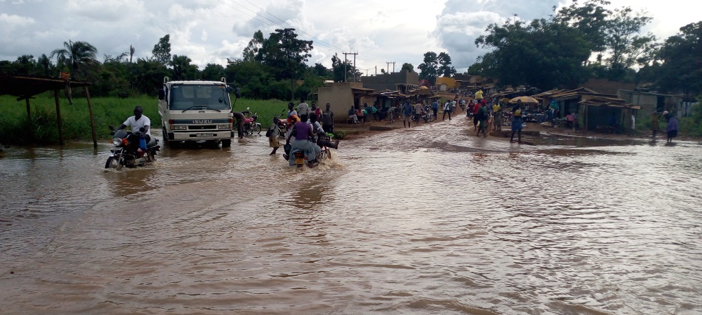 Villages cut off by flash floods in Lira