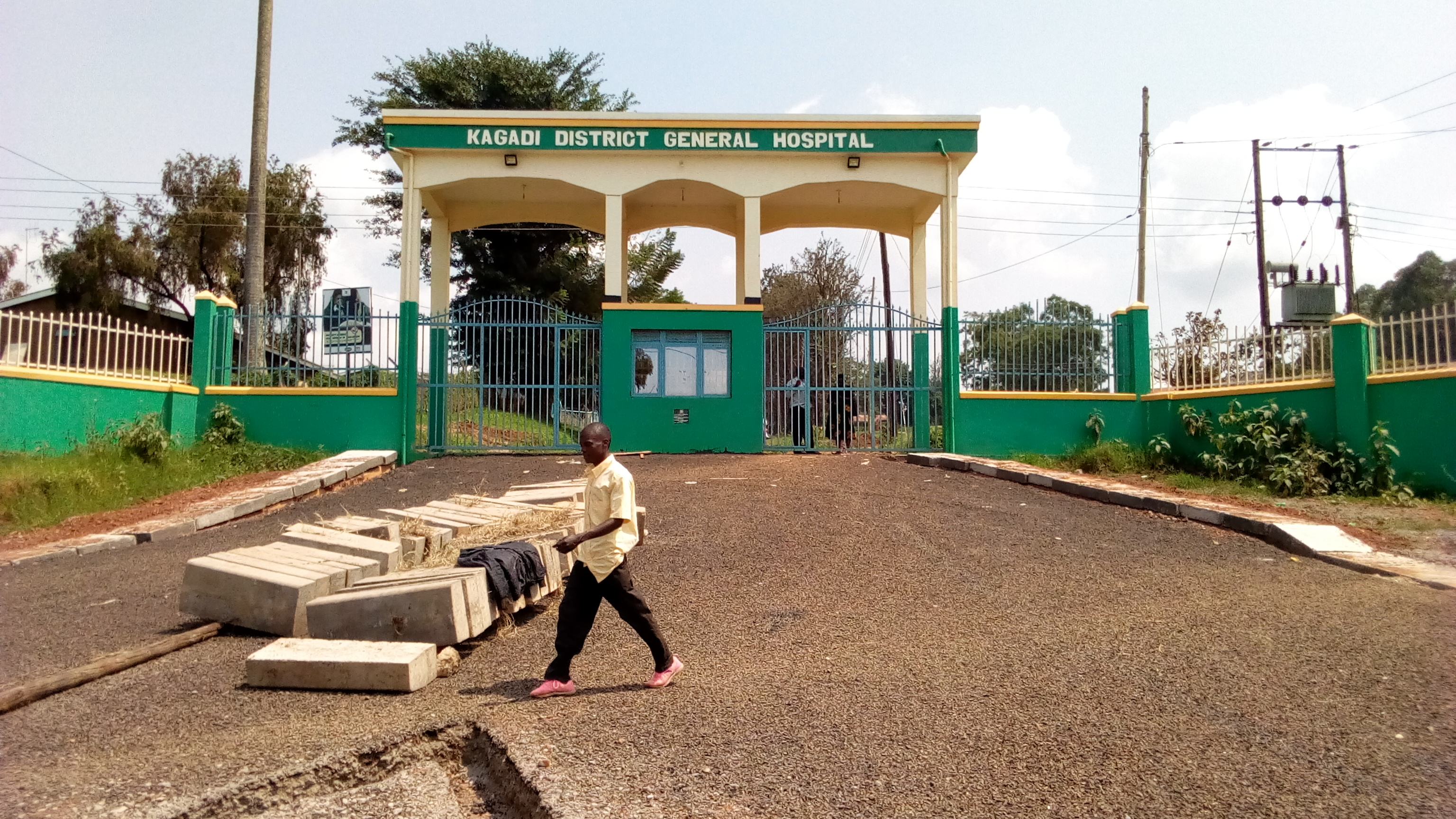 Unknown thugs invade Kagadi hospital, steal 10 computers