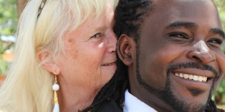 BoyzToMen:  Men date older women to look after them