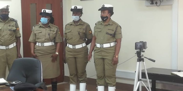 Police officers get new uniform