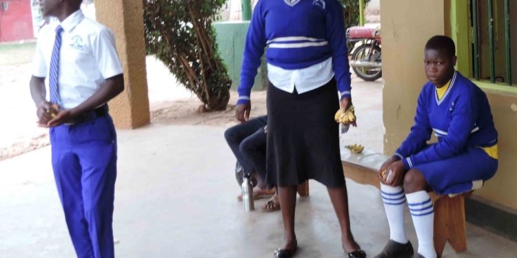 Low turnout as schools open for semi candidates