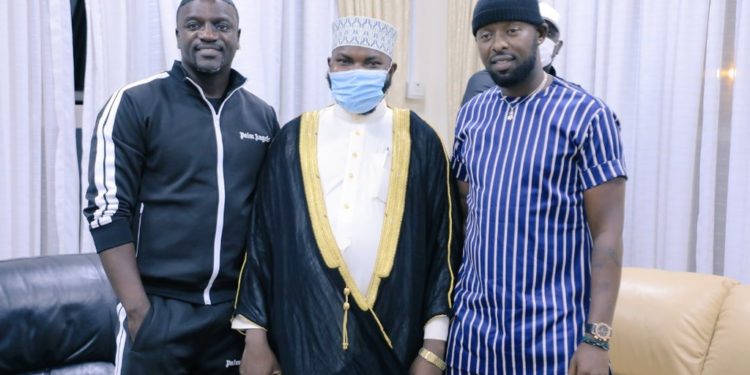 Akon arrives in Uganda