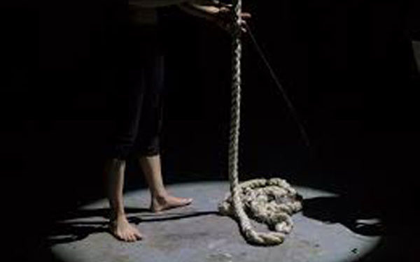 Man hangs self over framily wrangles with wife