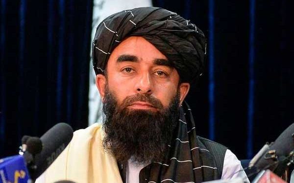 Taliban pledge to be ‘different’, as Afghans flee