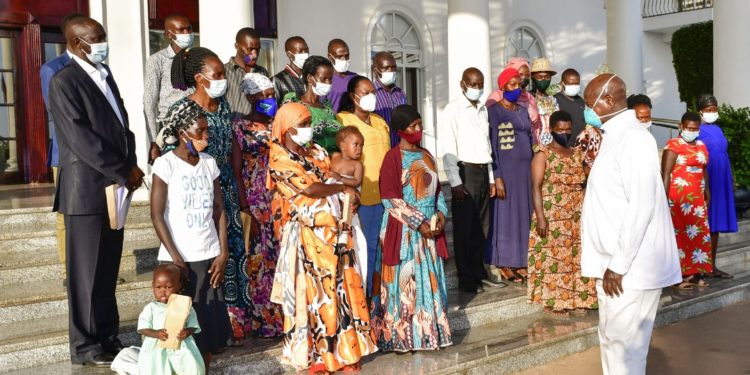Museveni meets Masaka, Lwengo murder victims, gives them Shs10m each