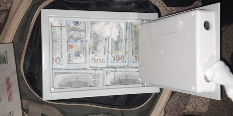 Police arrests two conmen found with fake Shs 2.8billion