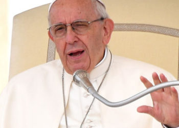 Pope Francis prays for prisoners