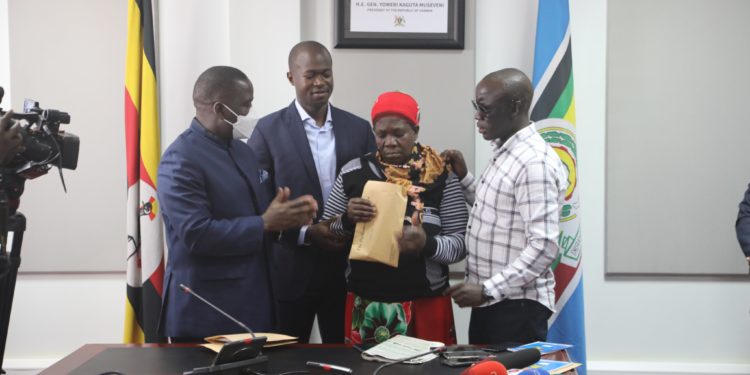 Deputy speaker meets with Ssewanyana, Ssegirinya’s families