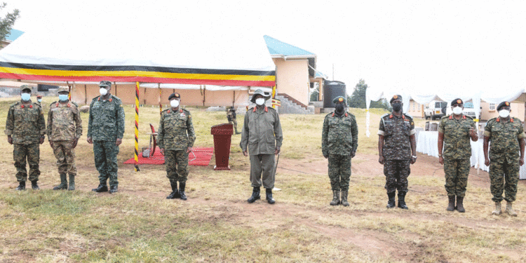 Museveni meets army chiefs over alert order