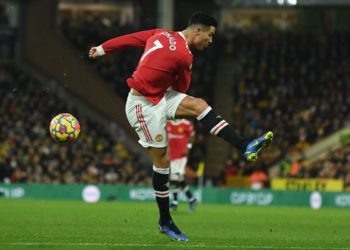 Ronaldo arrives at Man Utd training ground for talks on future