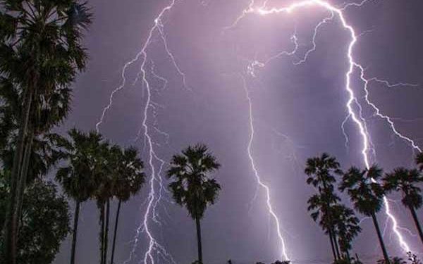 Lightning strikes one dead, injures three in Buyende