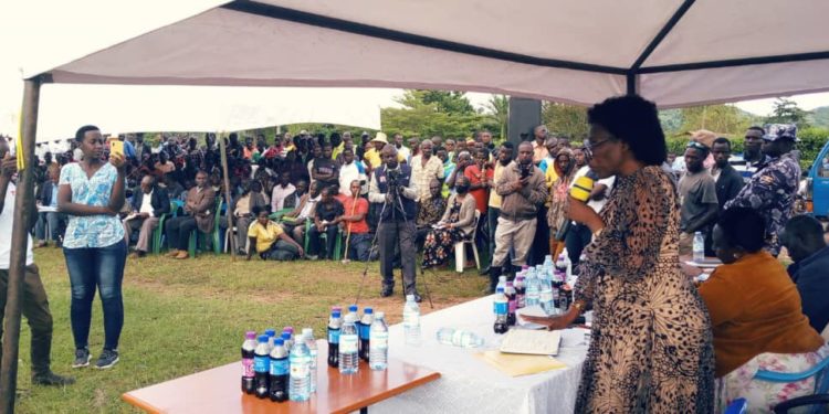 Minister Nabakooba halts eviction of over 2000 bibanja holders in Gomba