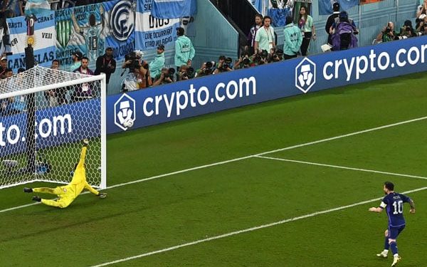 Messi misses penalty but Argentina advance at World Cup