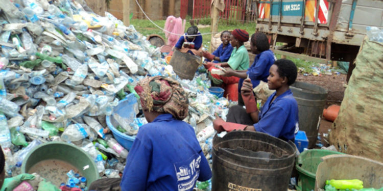 Unions propose tax on companies producing complex waste