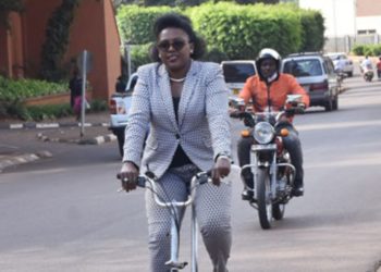 Urban authorities urged to embrace car-free days