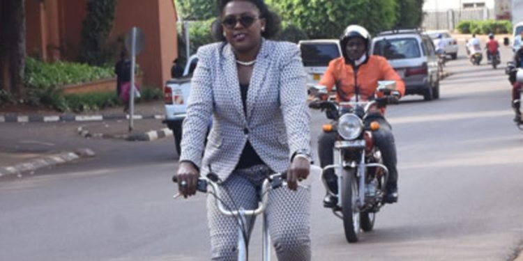 Urban authorities urged to embrace car-free days