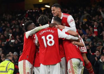 Arsenal beat Man Utd to make title statement