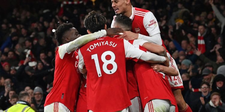 Arsenal beat Man Utd to make title statement