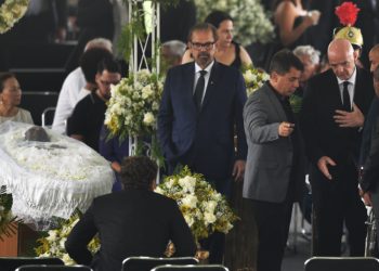 FIFA to ask all countries to name a stadium for Pele, says Infantino