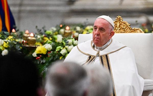 Pope visits conflict-ridden central Africa, first stop DR Congo