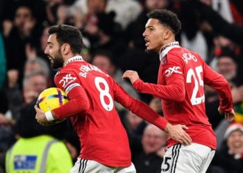 Sancho salvages Man Utd draw with managerless Leeds