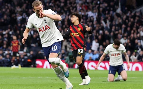 Kane becomes Spurs’ record scorer as Man City suffer title blow