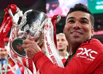 Man Utd win League Cup to end six-year trophy drought