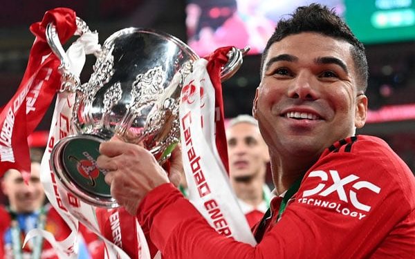 Man Utd win League Cup to end six-year trophy drought