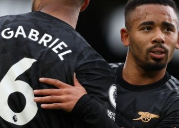 Arsenal regain five-point lead with Fulham stroll, Casemiro off as Man Utd draw