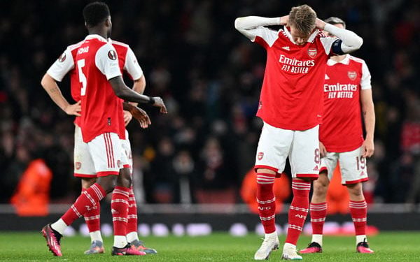 Arsenal seek to pull clear of City as Premier League strugglers battle