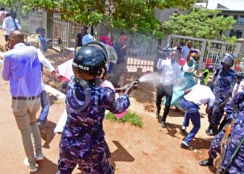 Police officer suspended for attacking journalists