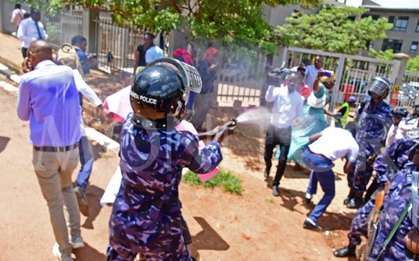 Police officer suspended for attacking journalists