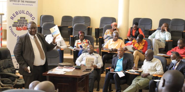 Govt starts reviewing anti-corruption strategy