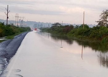 River Katonga bursts banks, paralyses traffic flow