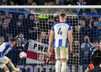 Last-gasp Brighton beat Man Utd to avenge FA Cup defeat