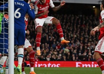Arsenal back on top of Premier League after beating Chelsea