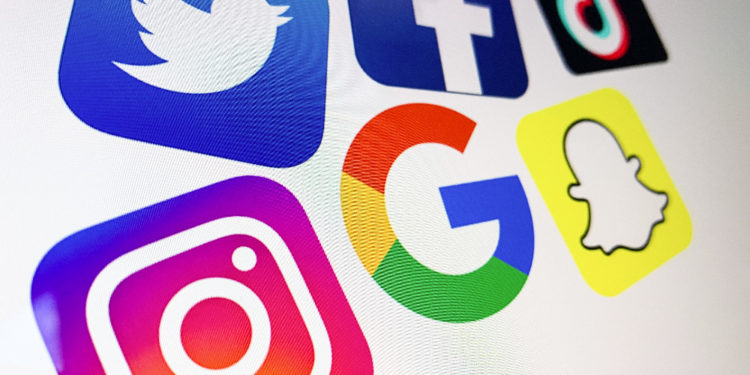 Influencers overtaking journalists as news source – Report