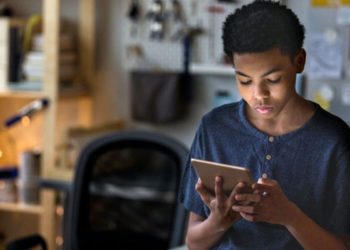 MPs call for laws to protect children online