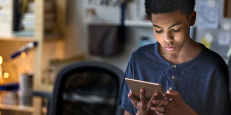 MPs call for laws to protect children online